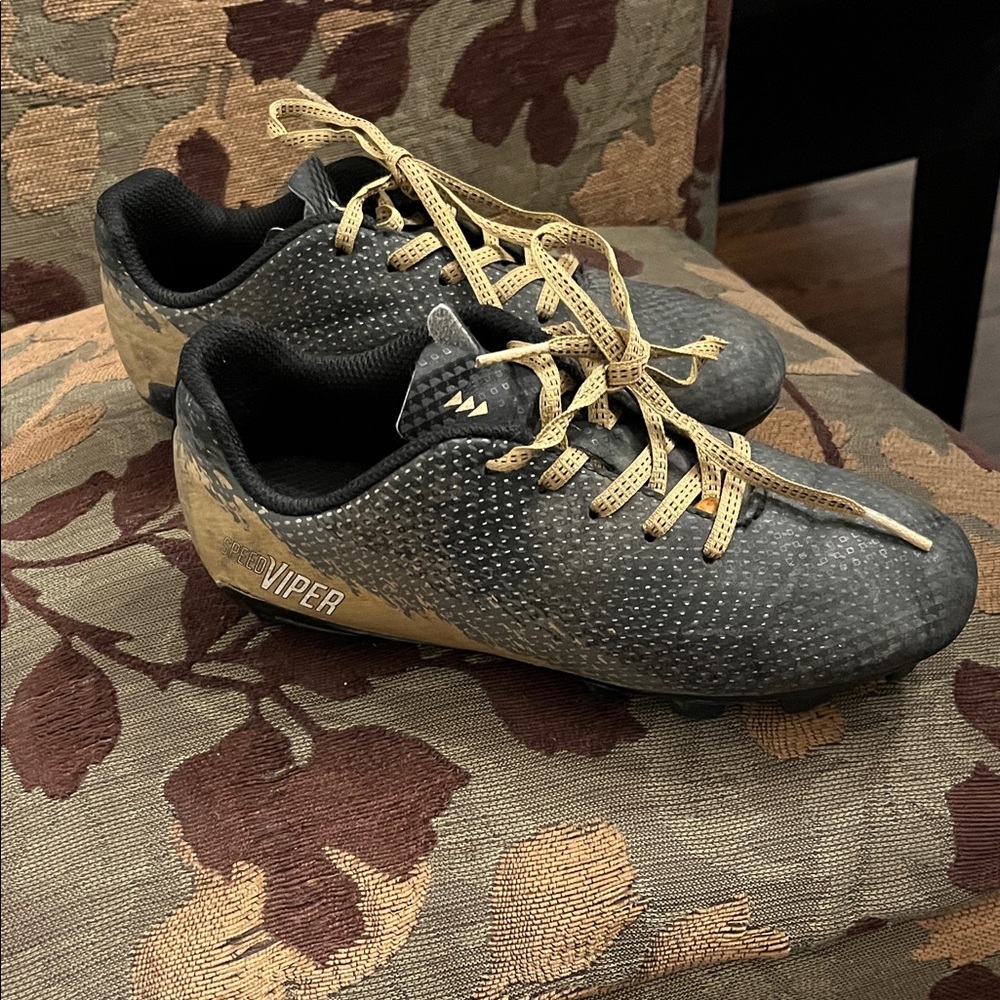 DSG Kids Soccer Cleats Sz 2 Gold/Black